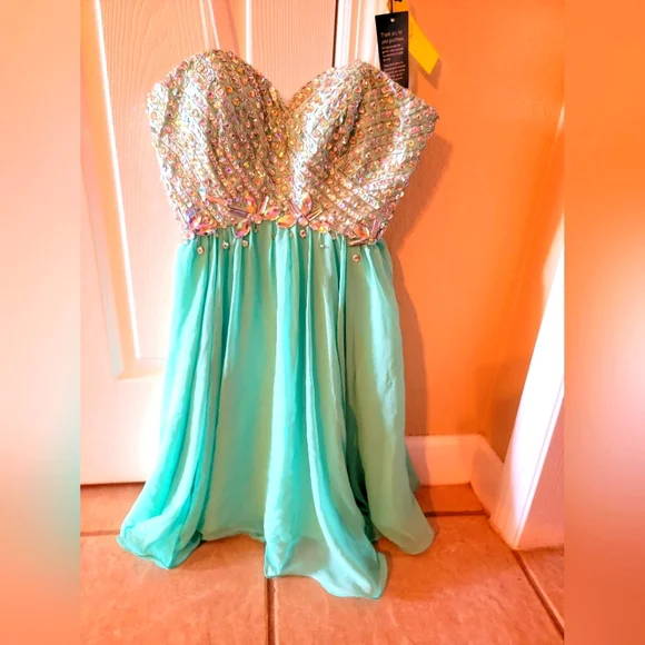 Narianna Dresses | Mint Green & Silver Prom/Homecoming Dress | Color: Green/Silver | Size: Xs | 13910lw's Closet Narianna Dresses | Mint Green & Silver Prom/Homecoming Dress | Color: Green/Silver | Size: Xs | 13910lw's Closet